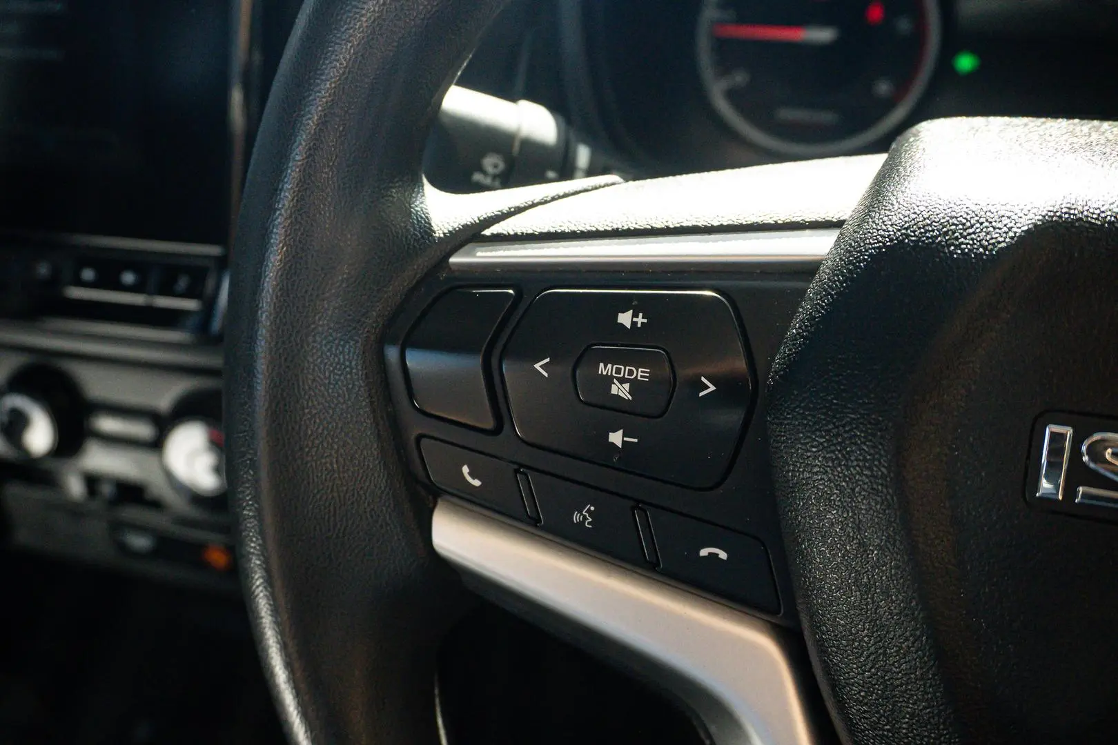 2023 Isuzu D-MAX Gallery Image 14