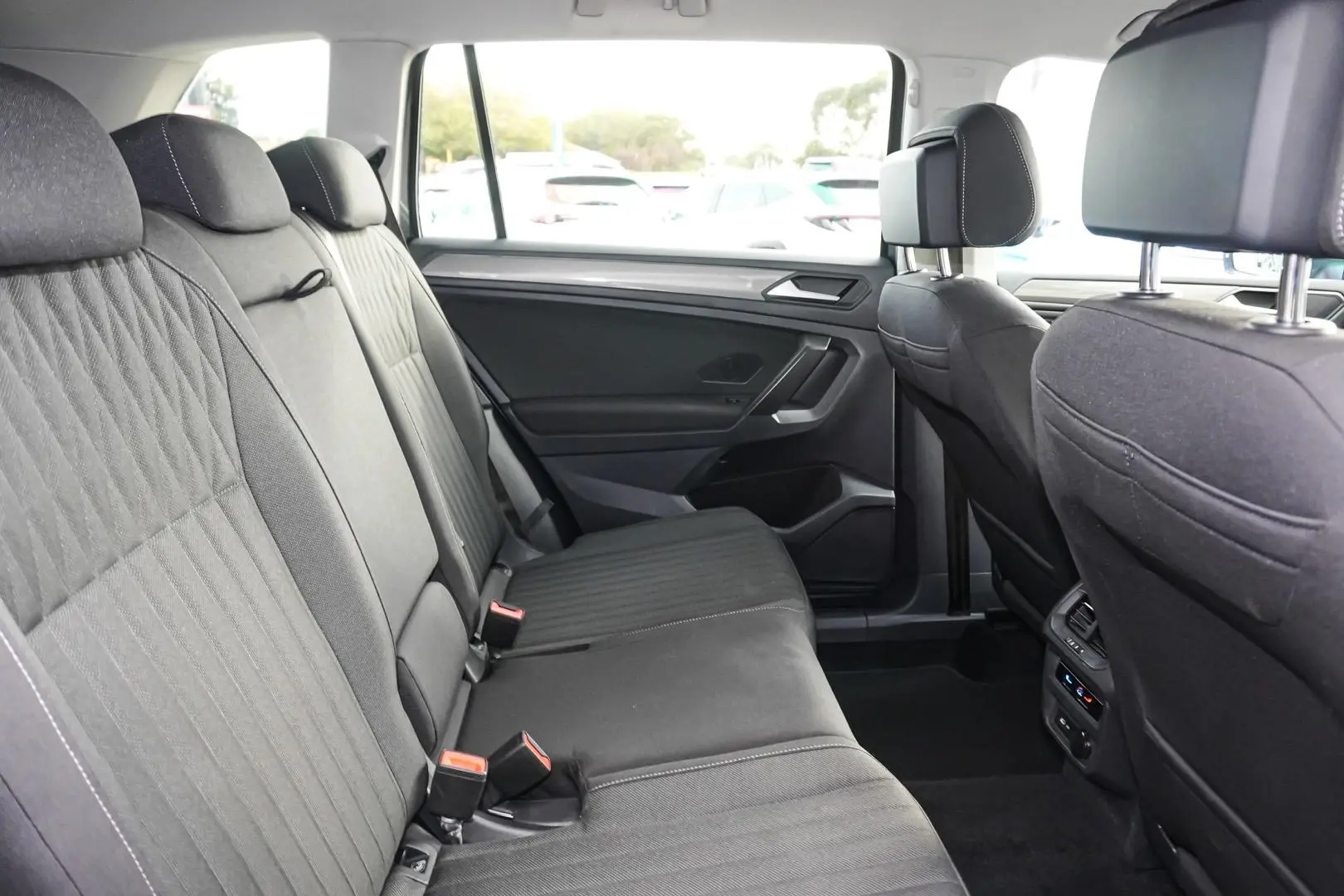 2022 Volkswagen Tiguan Gallery Image 9