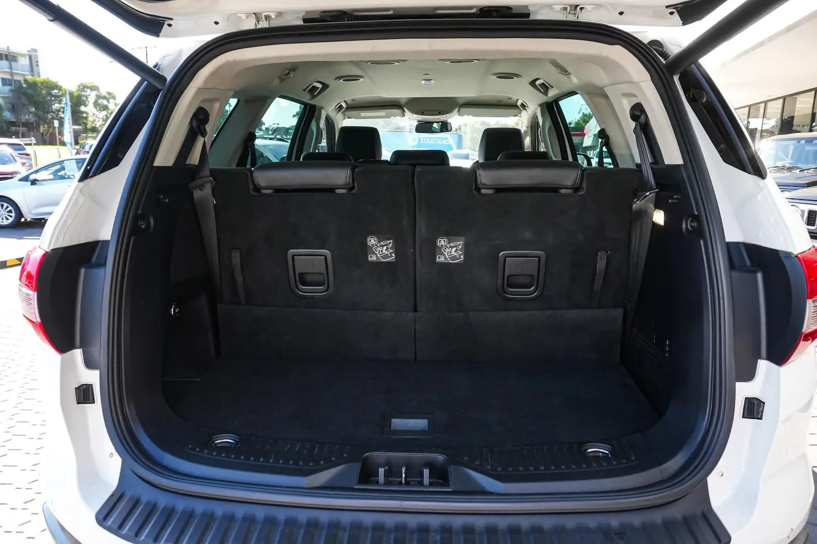 2019 Ford Everest Gallery Image 11