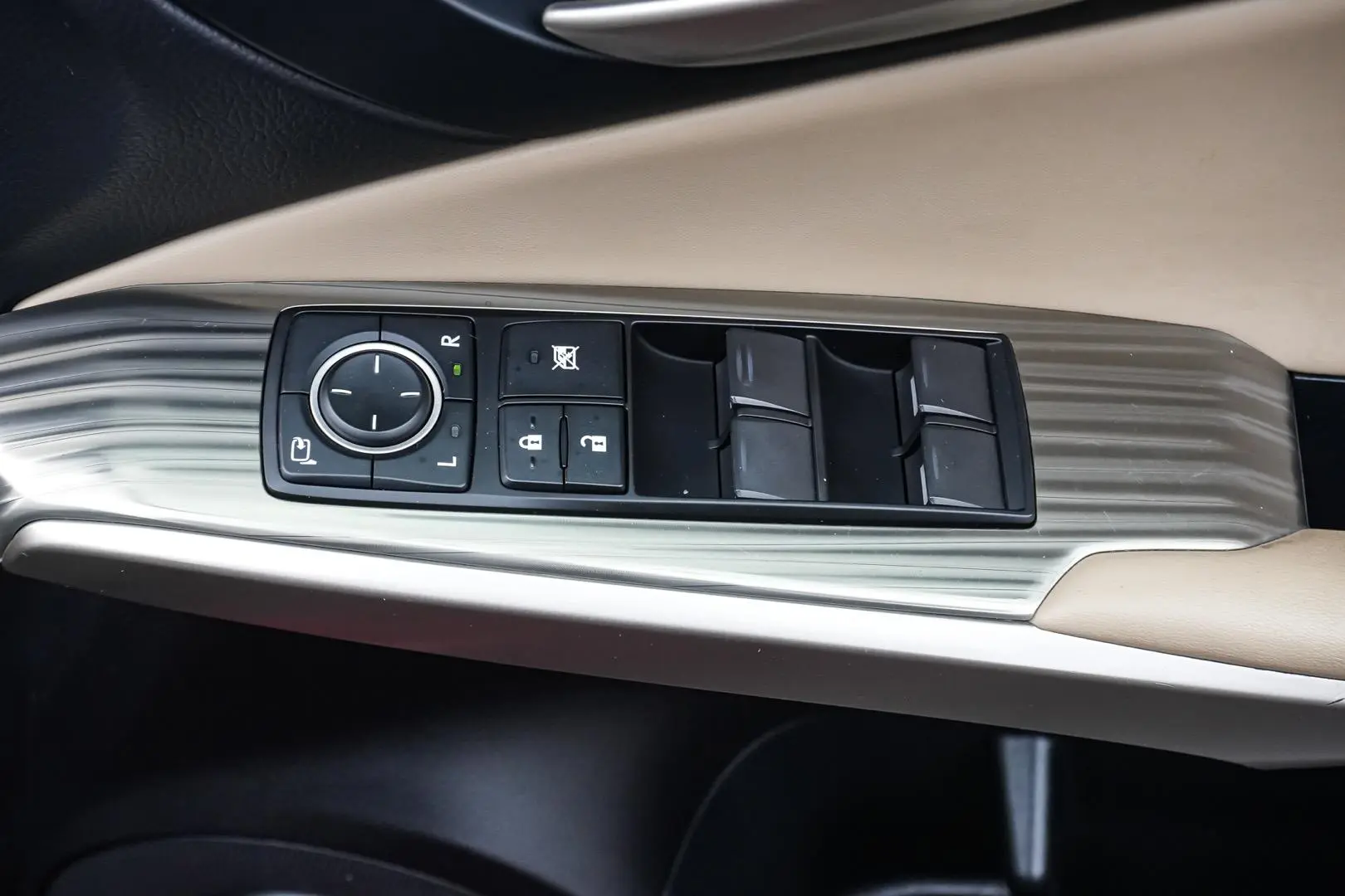 2020 Lexus IS Gallery Image 18