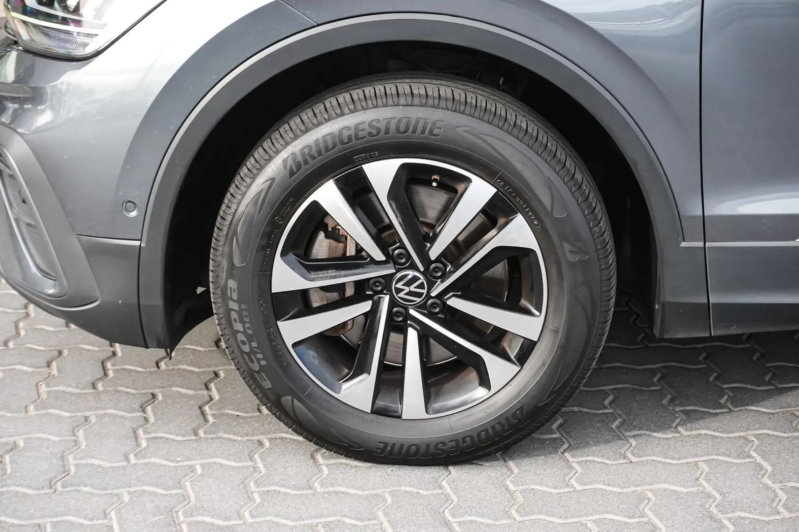 2022 Volkswagen Tiguan Gallery Image 13
