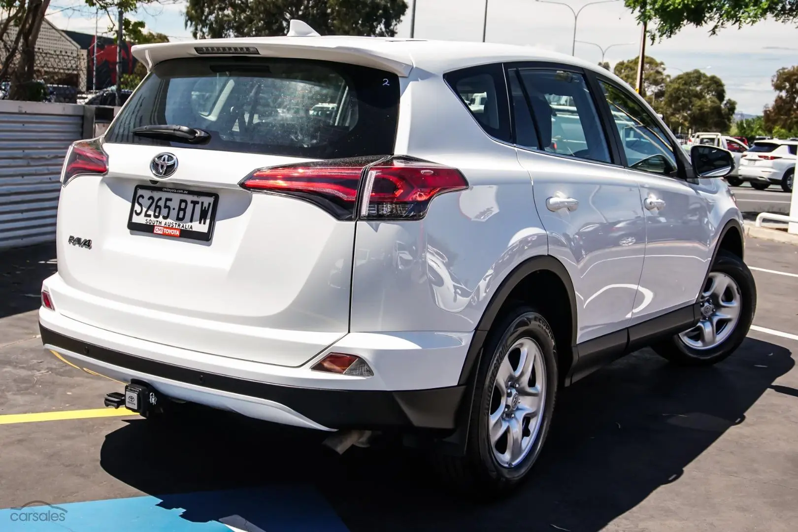 2017 Toyota RAV4 Image 2