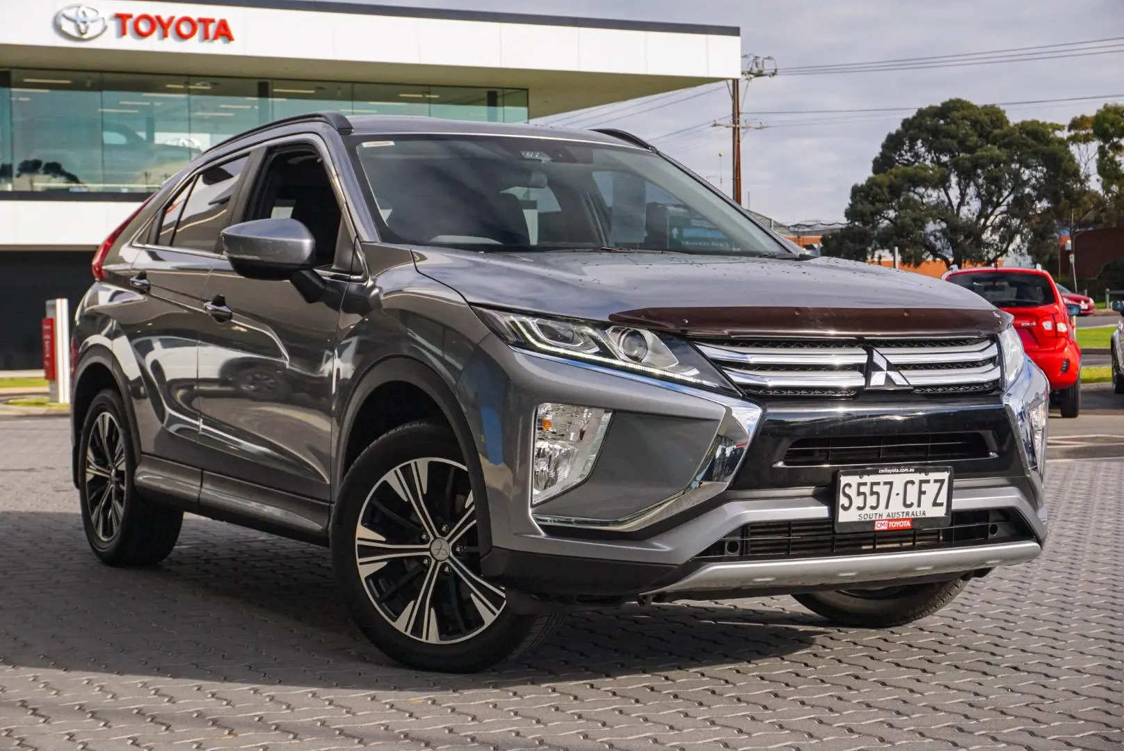2020 Mitsubishi Eclipse Cross Gallery Image 2