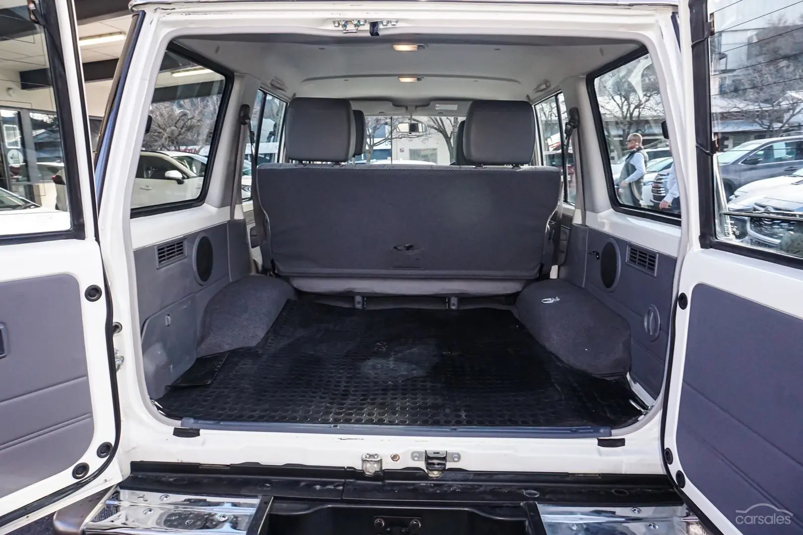 2011 Toyota Landcruiser Image 11