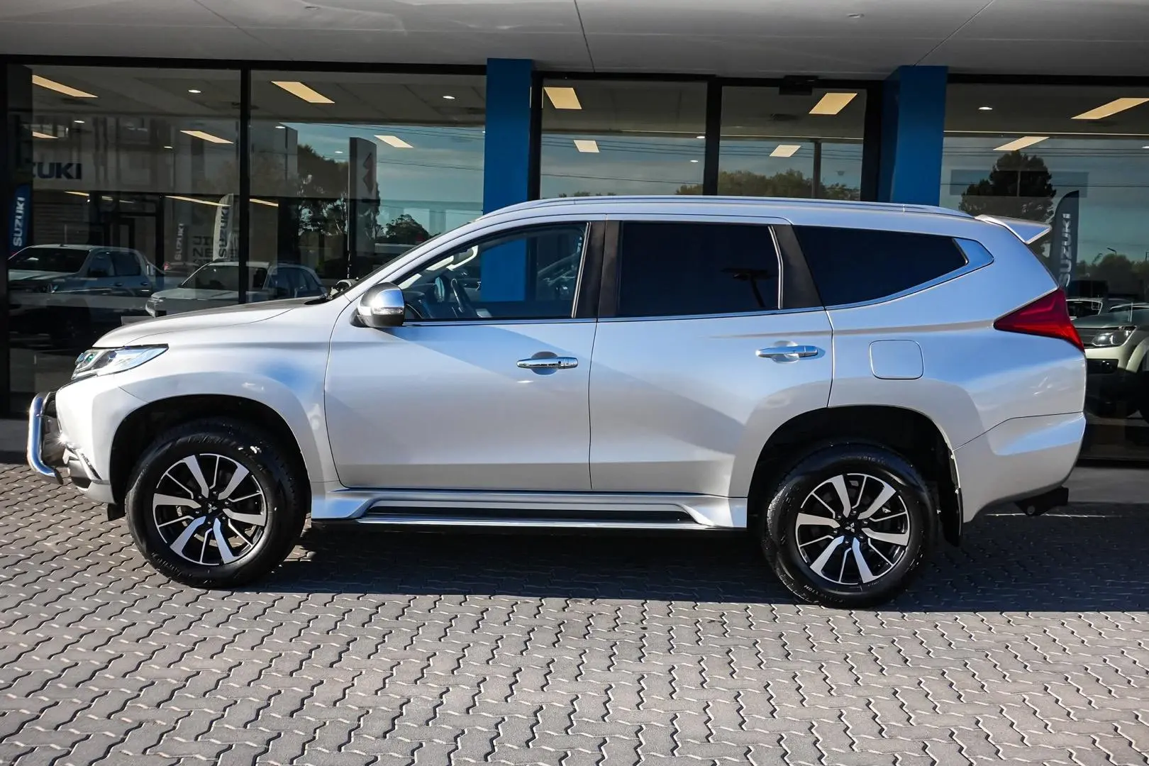 2018 Mitsubishi Pajero Sport Gallery Image 4