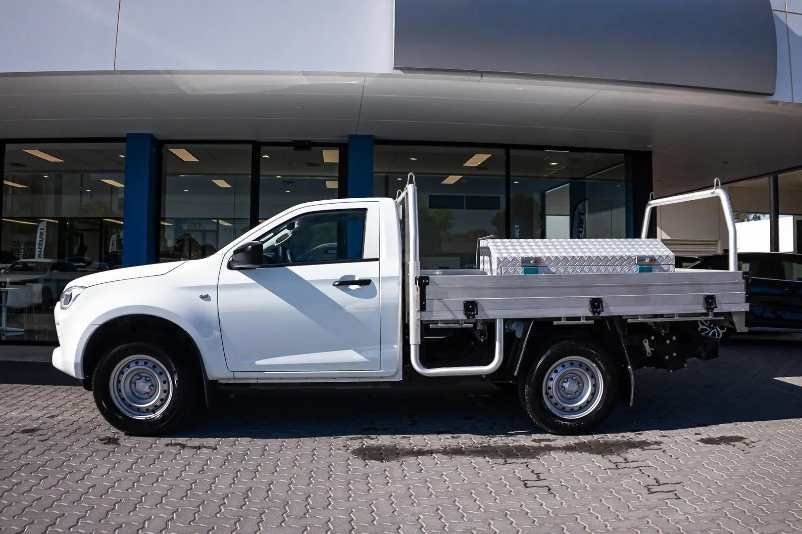 2023 Isuzu D-MAX Gallery Image 4