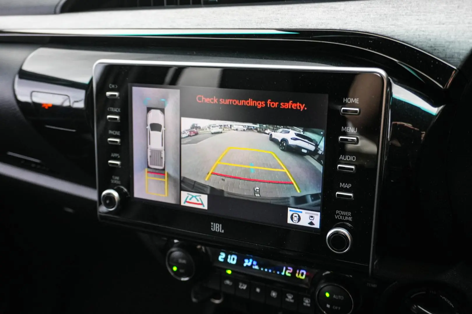 2021 Toyota Hilux Gallery Image 22