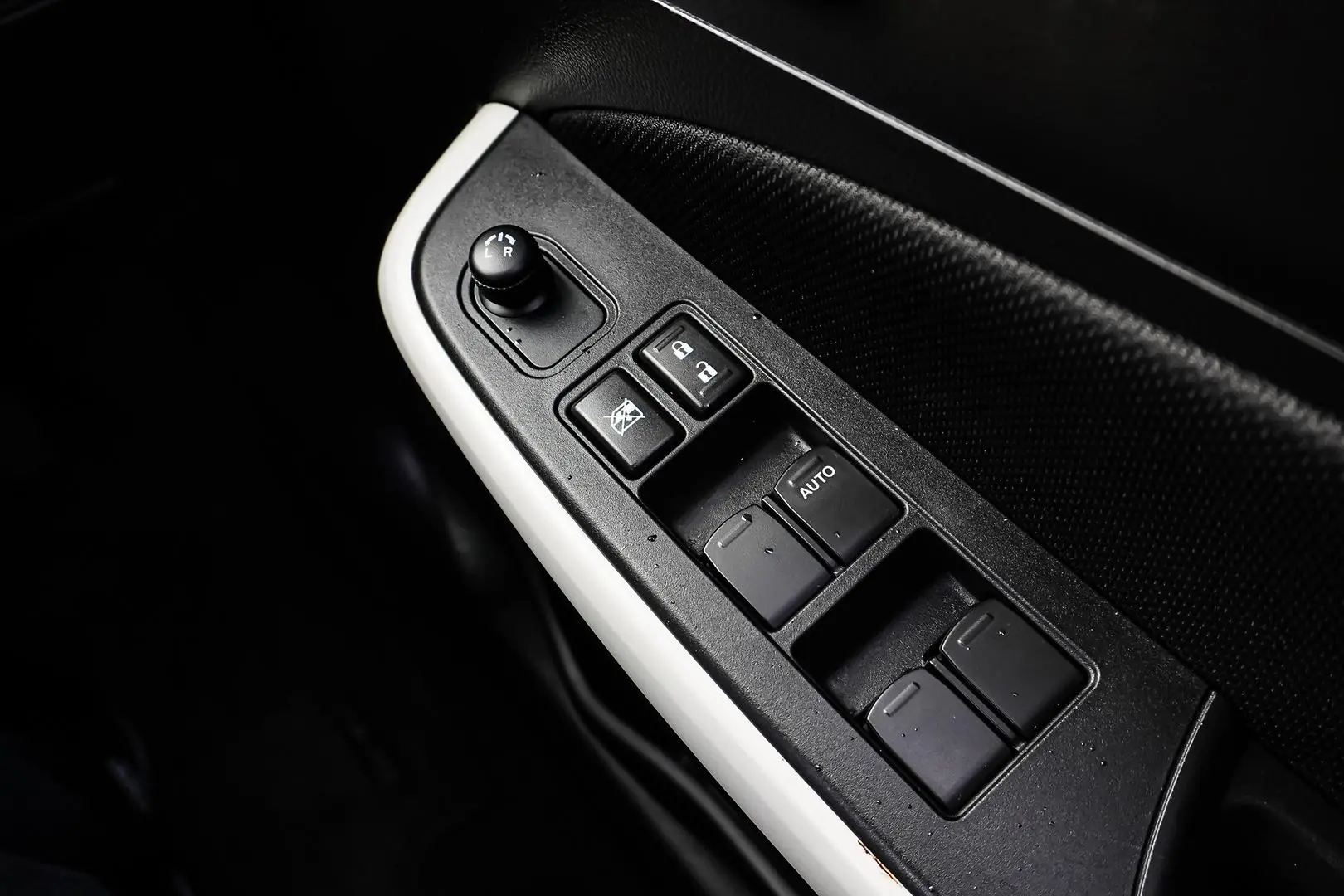 2019 Suzuki Swift Gallery Image 22