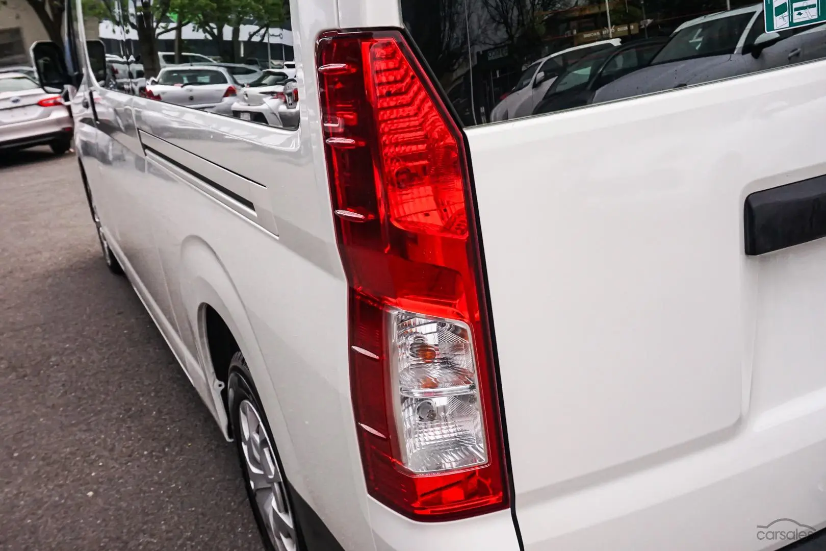 2019 Toyota Hiace Image 15