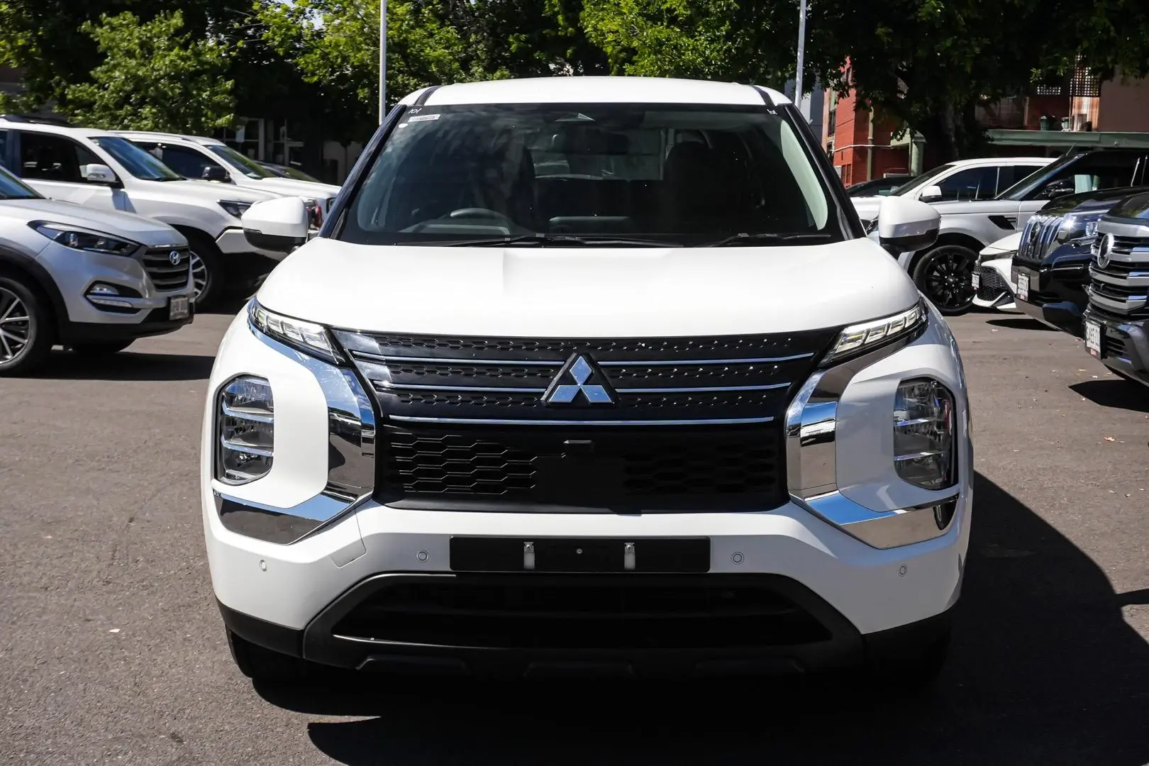 2023 Mitsubishi Outlander Gallery Image 5