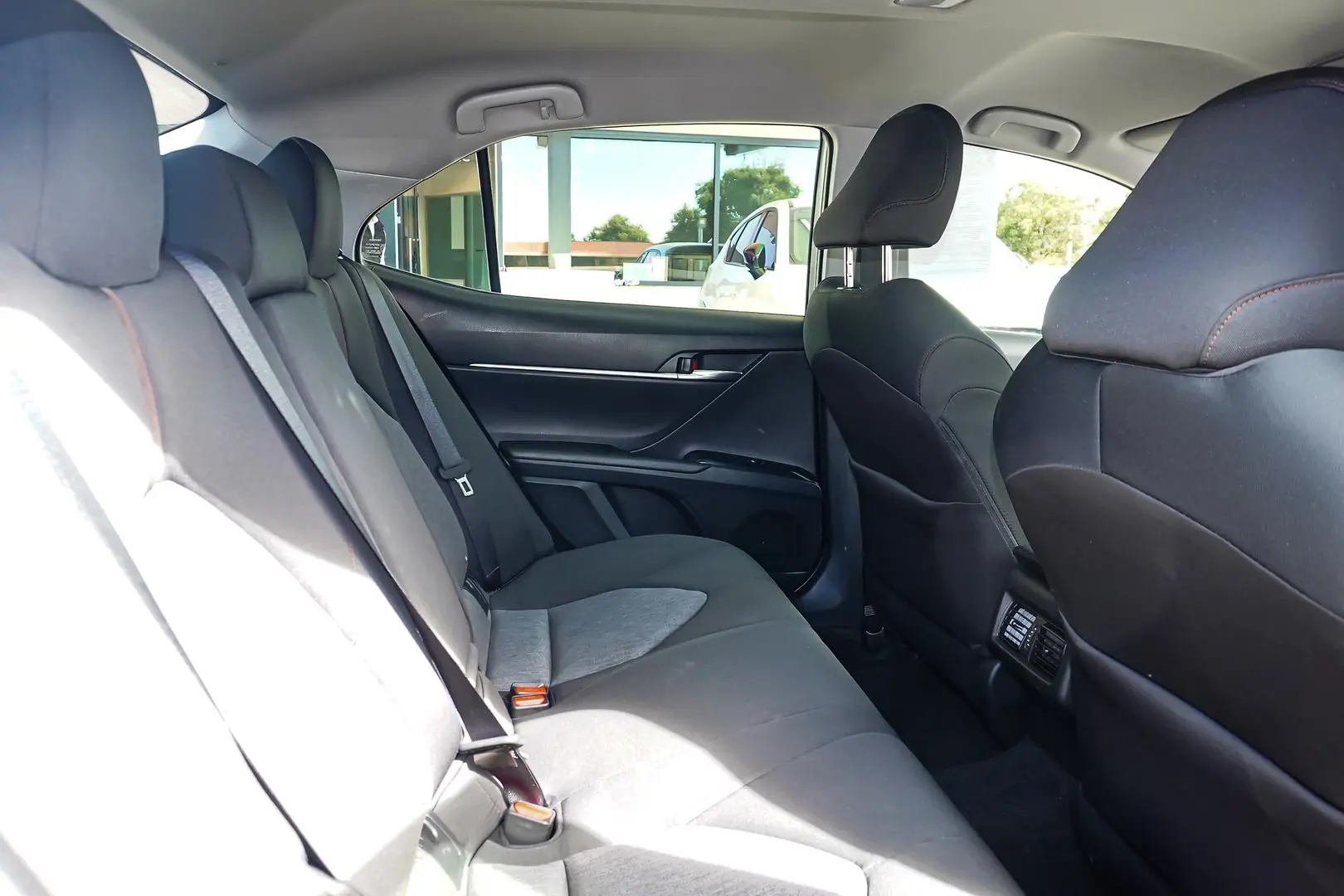 2019 Toyota Camry Gallery Image 7