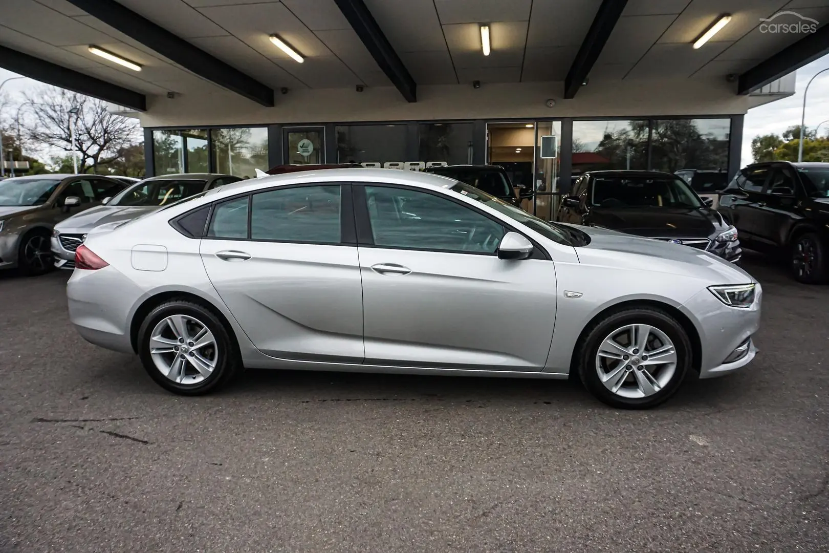 2018 Holden Commodore Image 4