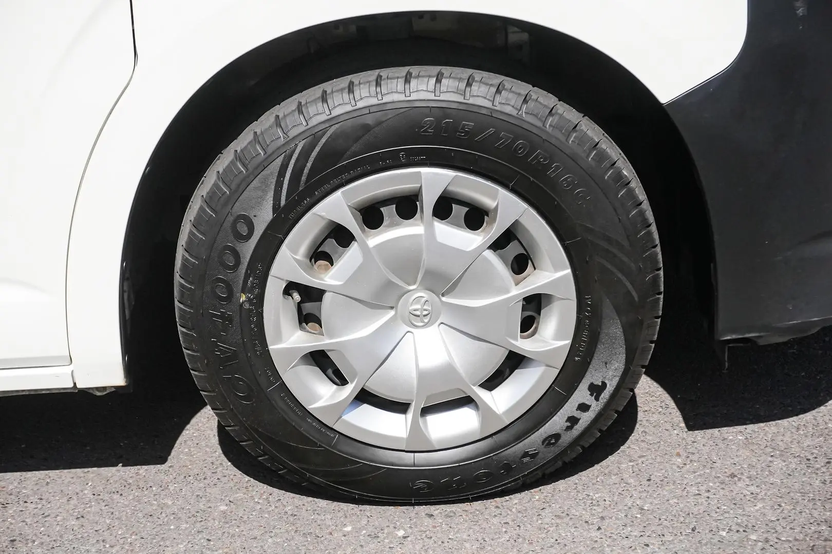 2020 Toyota Hiace Gallery Image 9