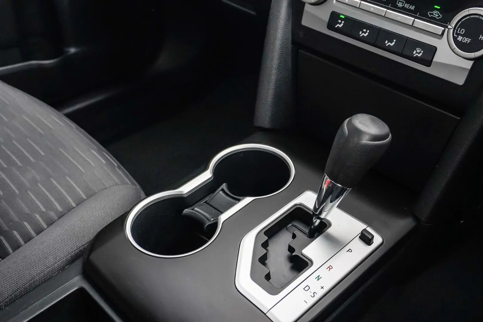 2015 Toyota Camry Gallery Image 18