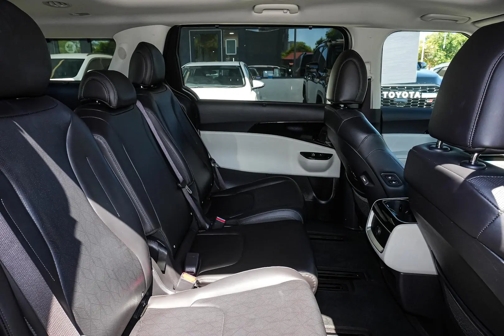 2022 Kia Carnival Gallery Image 14