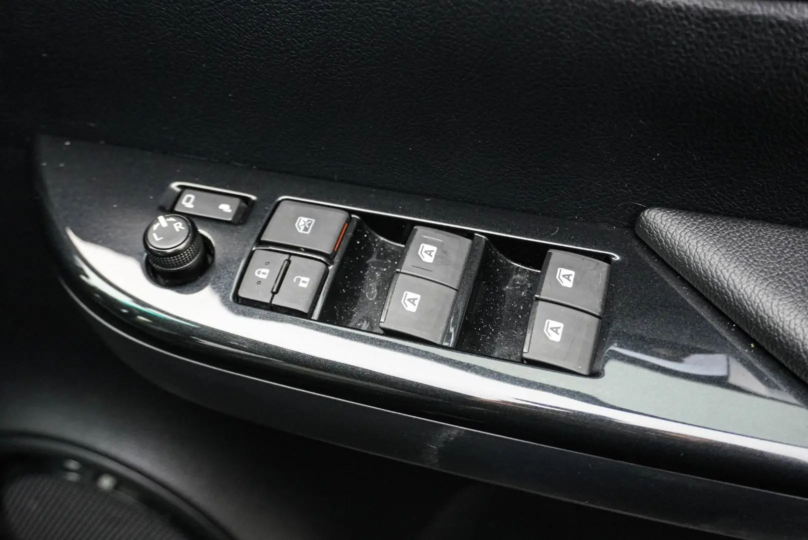 2022 Toyota Hilux Gallery Image 17