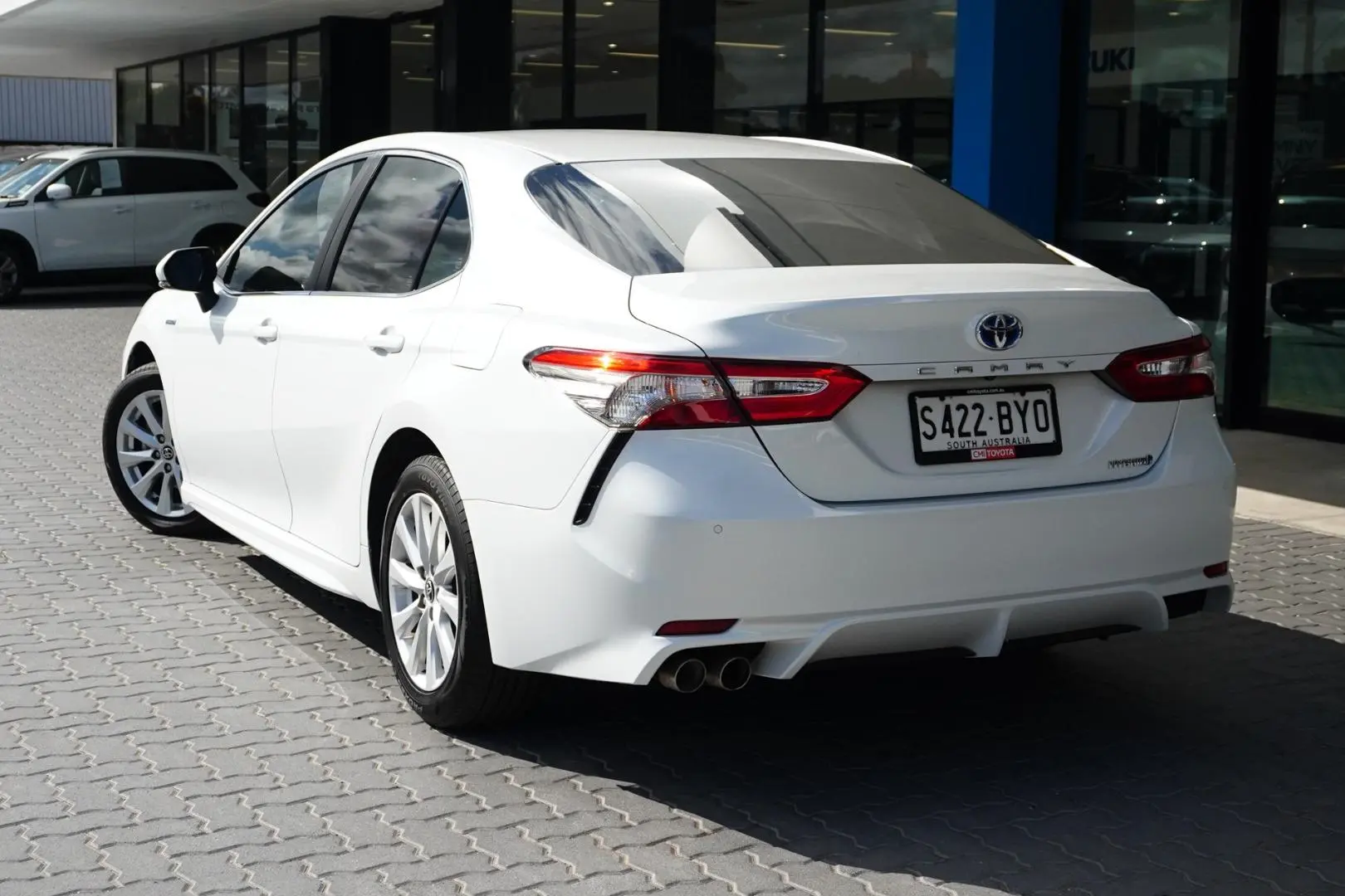 2019 Toyota Camry Gallery Image 3