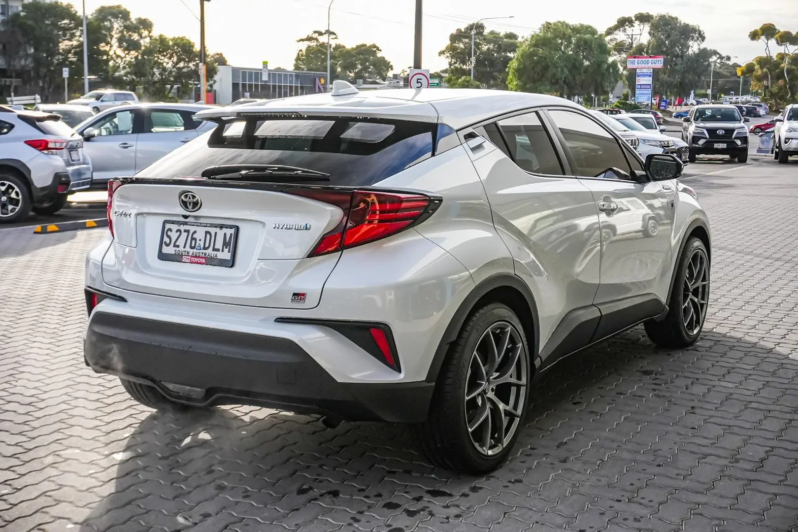 2022 Toyota C-HR Gallery Image 4