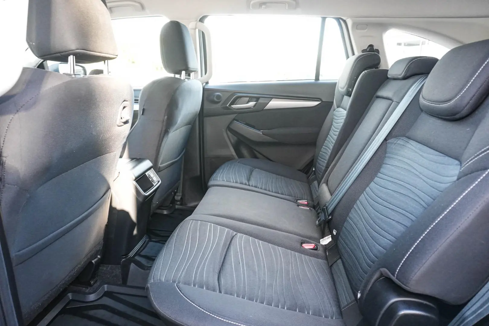 2023 Isuzu MU-X Gallery Image 8