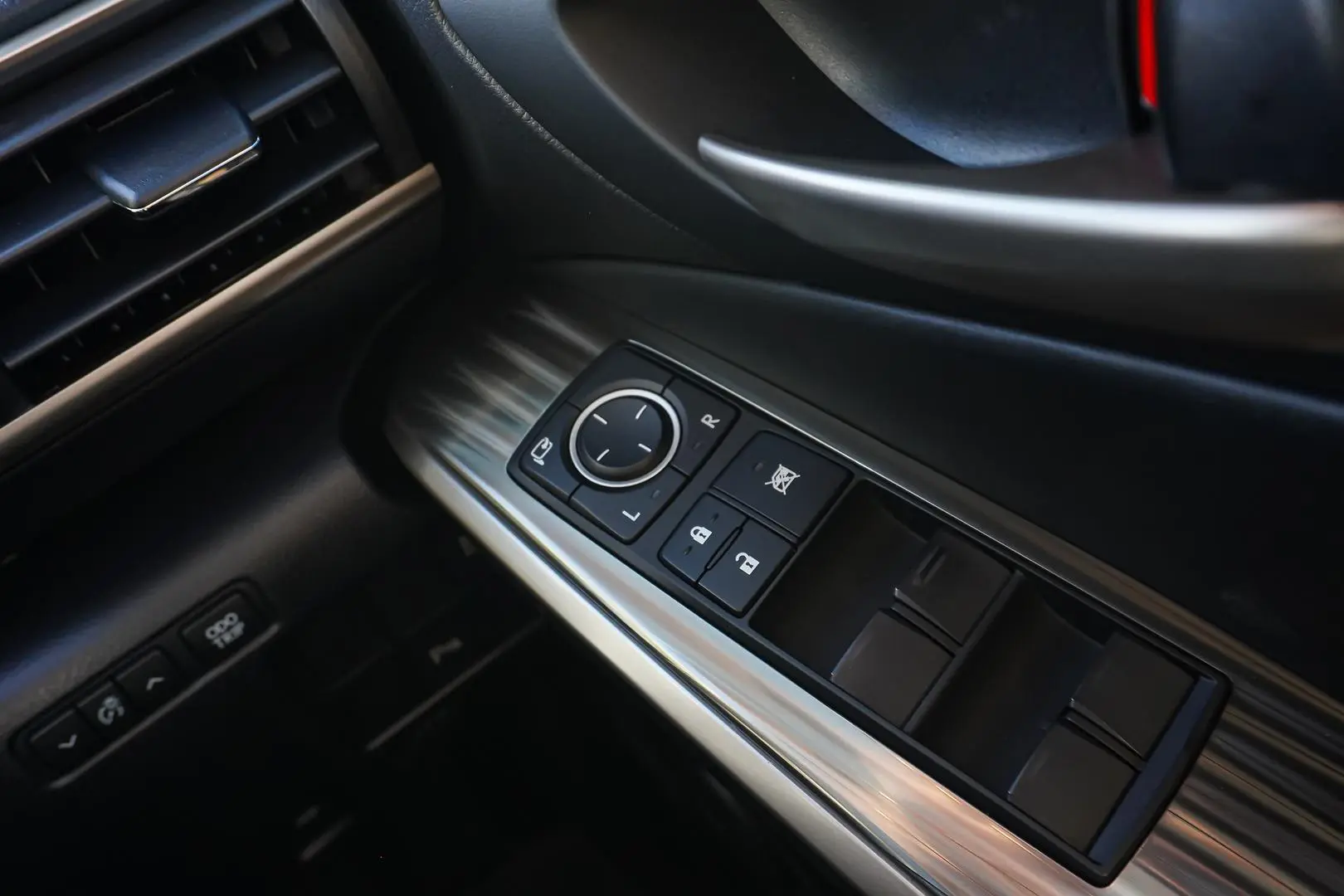 2018 Lexus IS Gallery Image 24