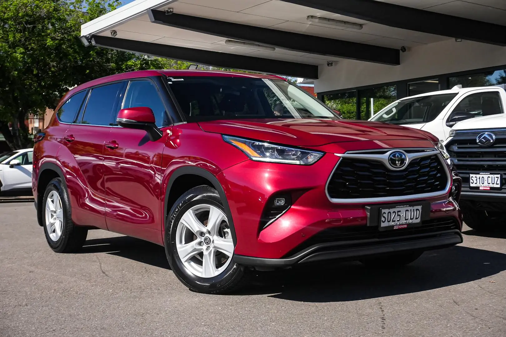 2022 Toyota Kluger Gallery Image 1