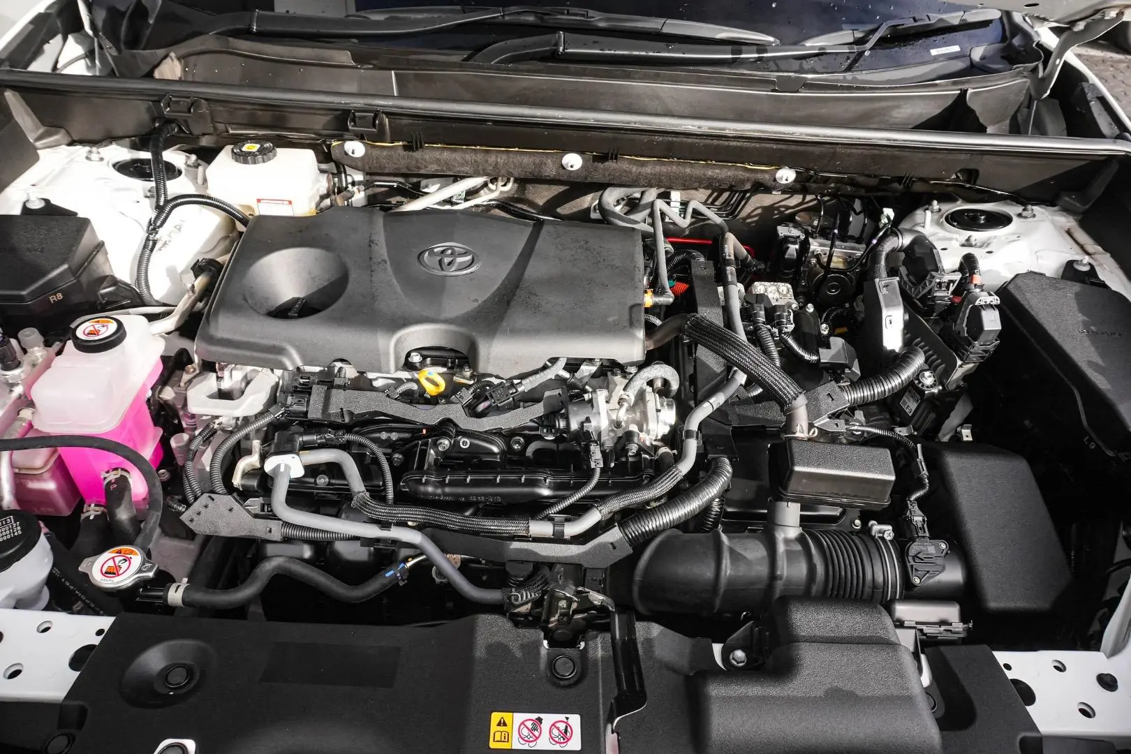 2024 Toyota RAV4 Gallery Image 24