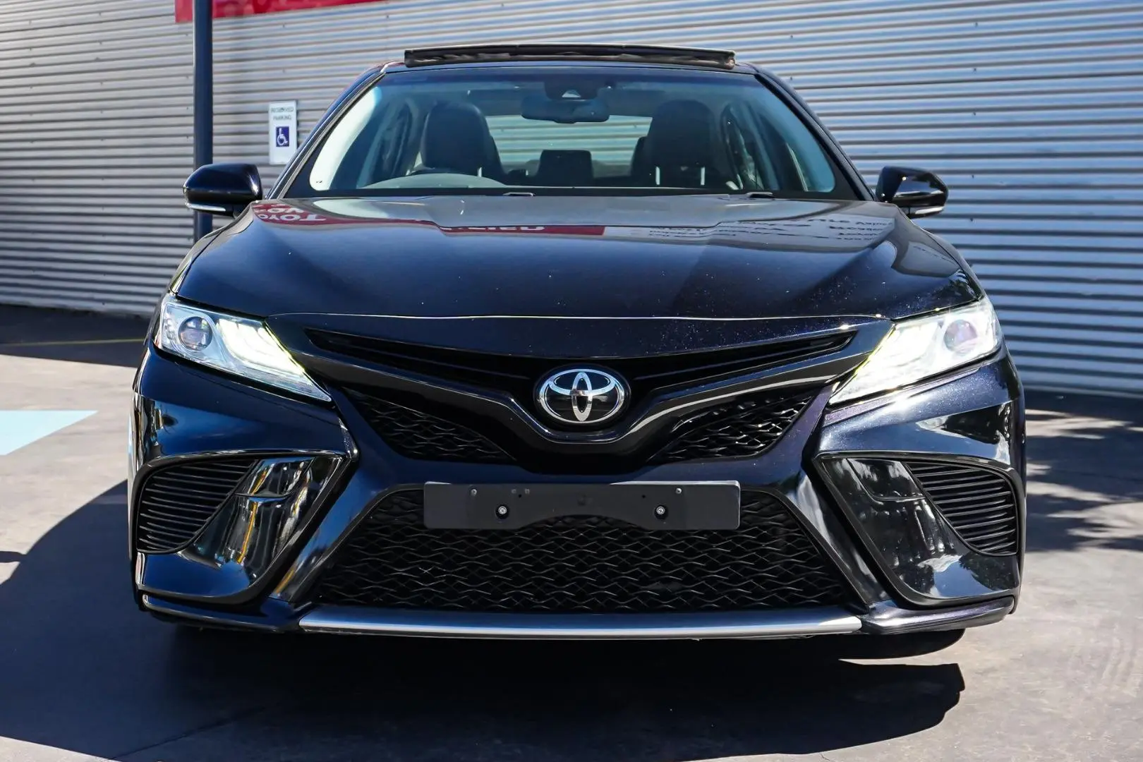 2019 Toyota Camry Gallery Image 5