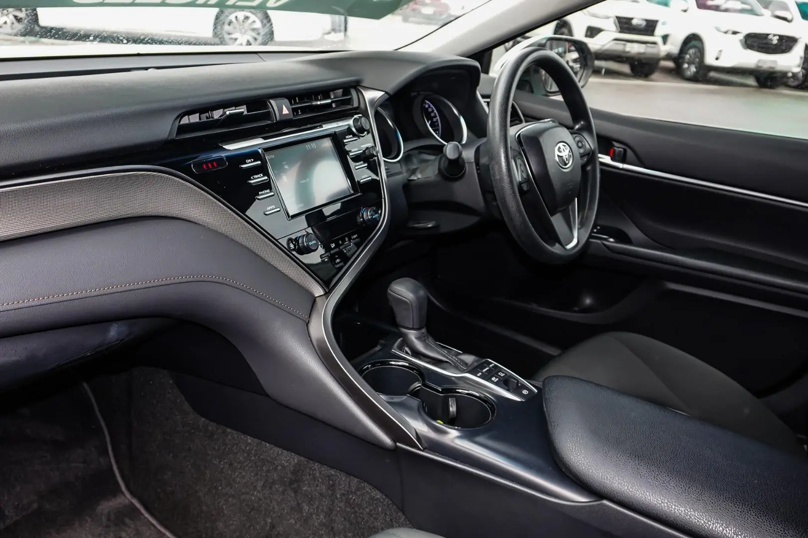 2019 Toyota Camry Gallery Image 11