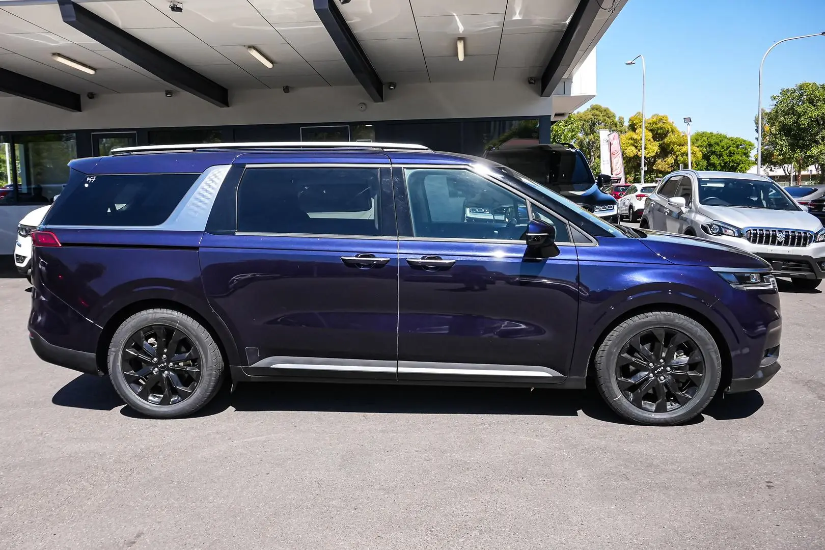 2022 Kia Carnival Gallery Image 4