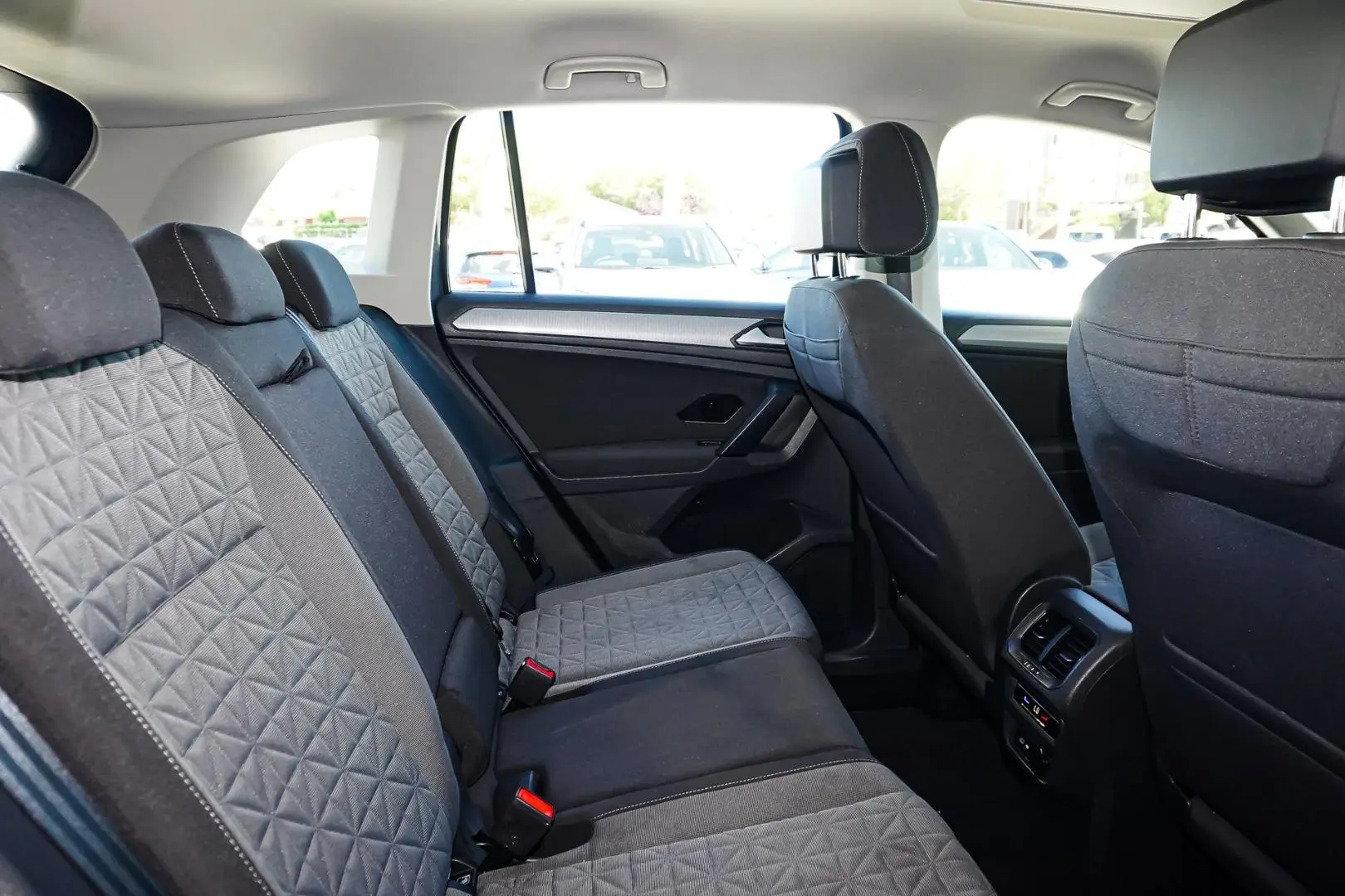 2023 Volkswagen Tiguan Gallery Image 8