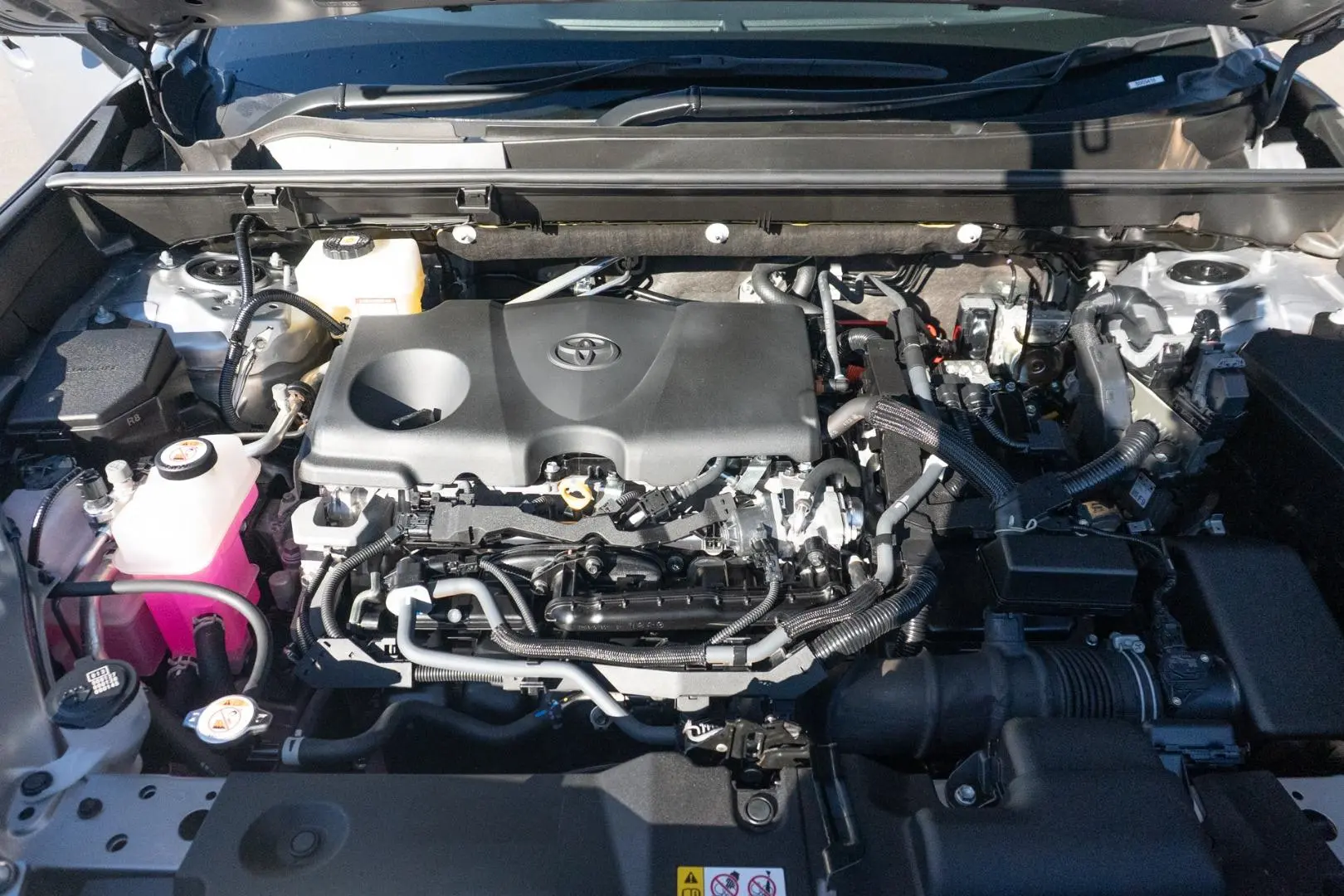 2025 Toyota RAV4 Gallery Image 24