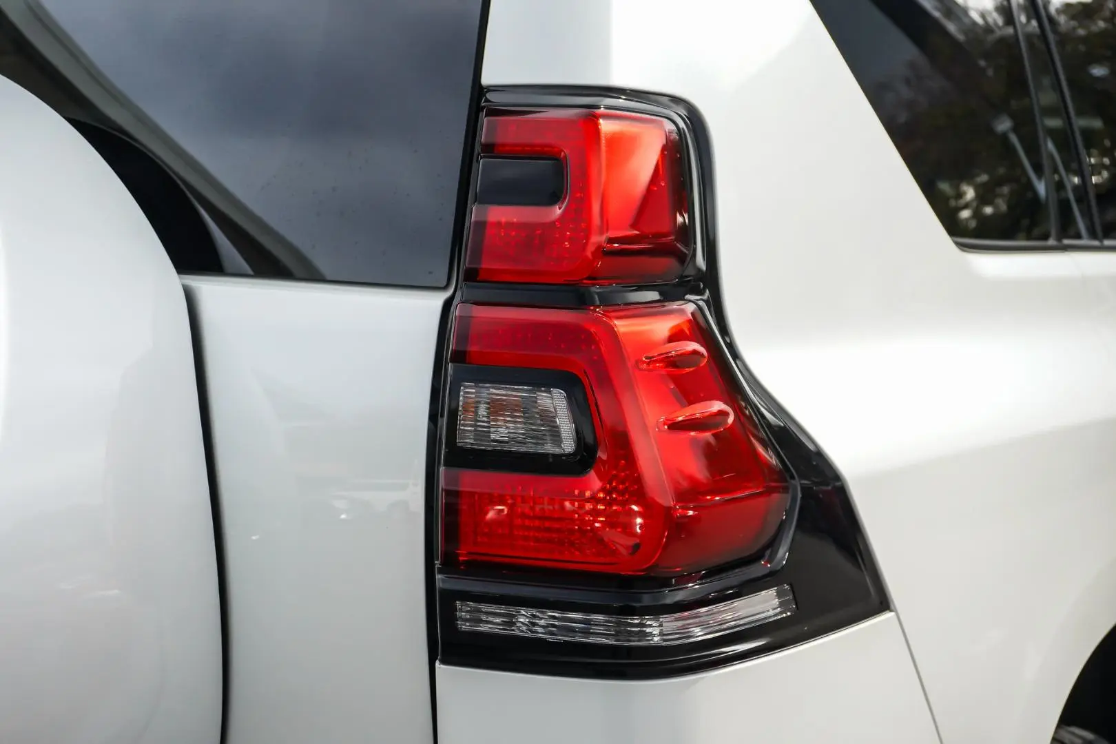 2018 Toyota Landcruiser Prado Gallery Image 14