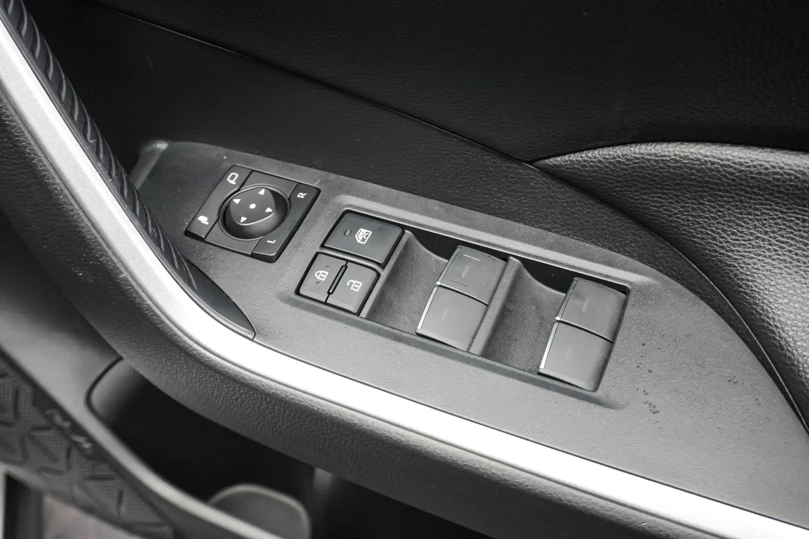 2022 Toyota RAV4 Gallery Image 17