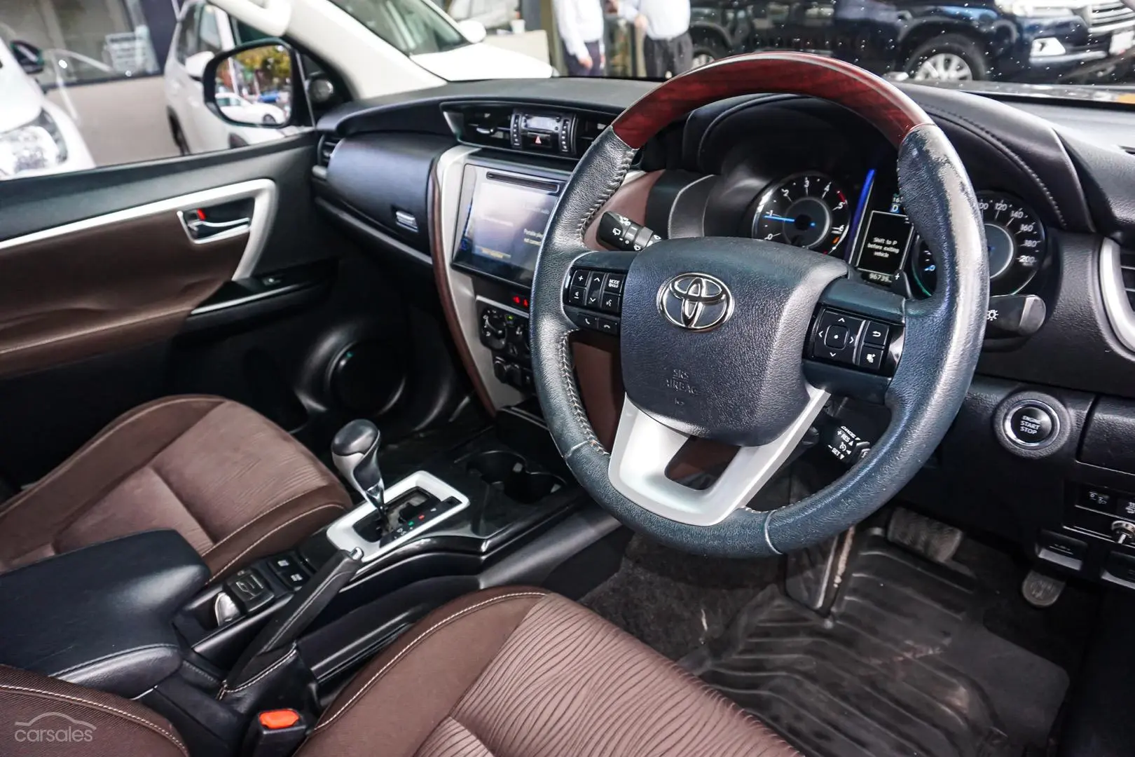 2015 Toyota Fortuner Image 7