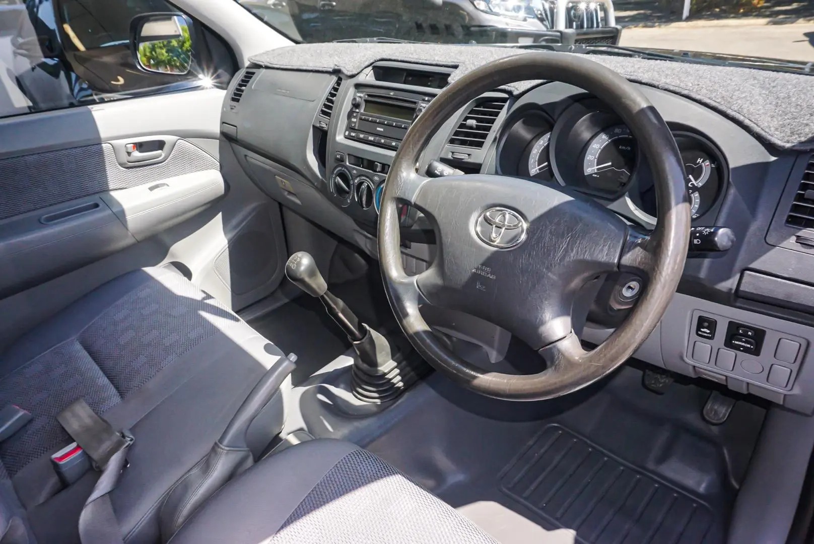 2007 Toyota Hilux Gallery Image 7