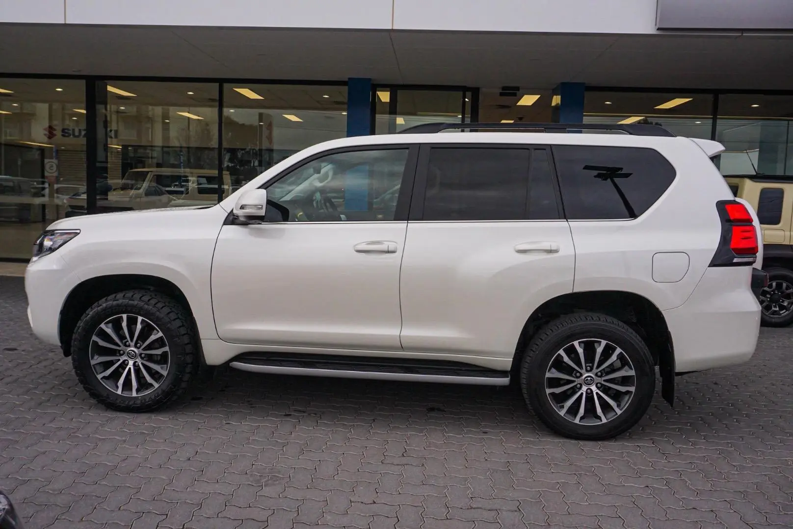 2021 Toyota Landcruiser Prado Gallery Image 4