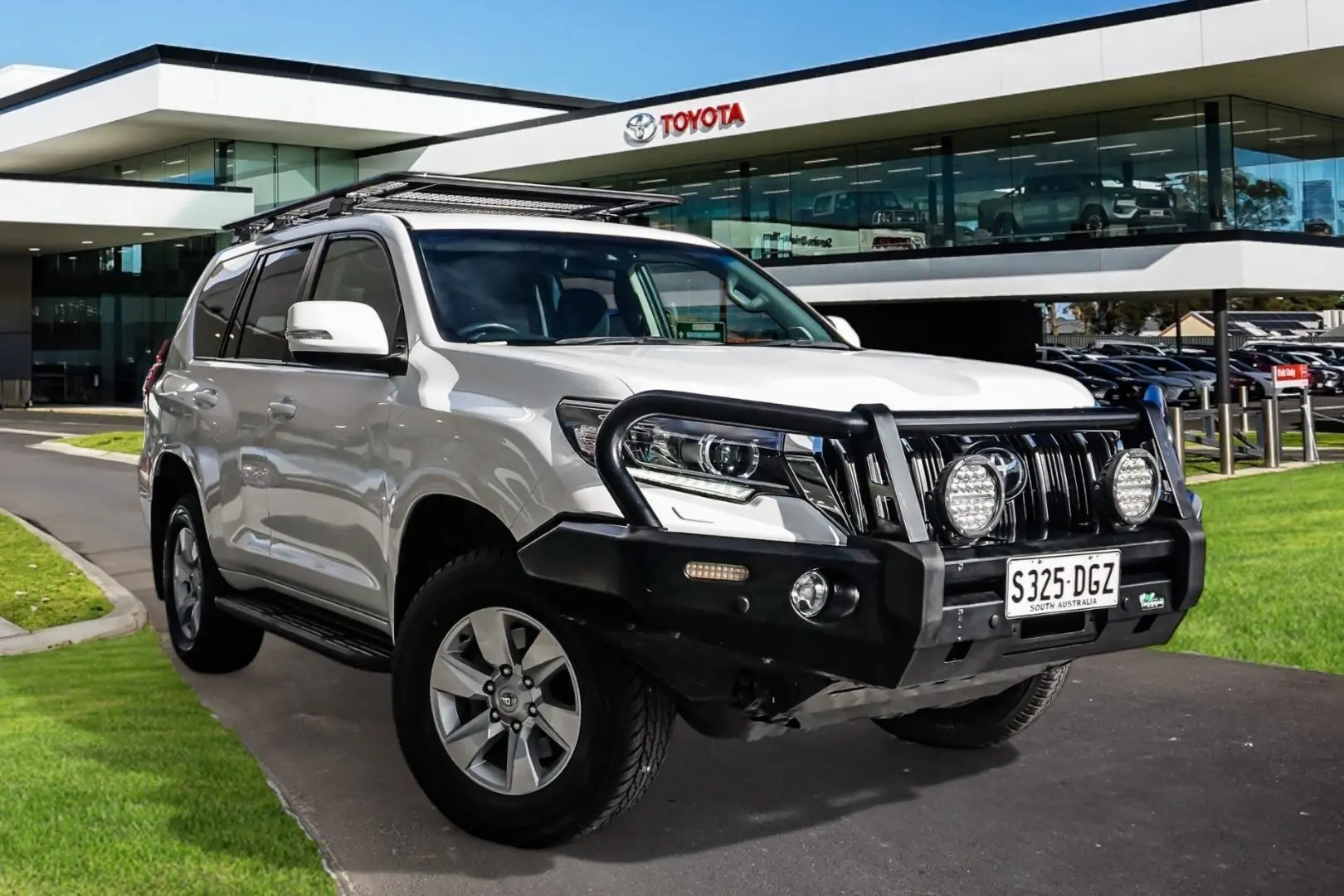 2020 Toyota Landcruiser Prado Gallery Image 1