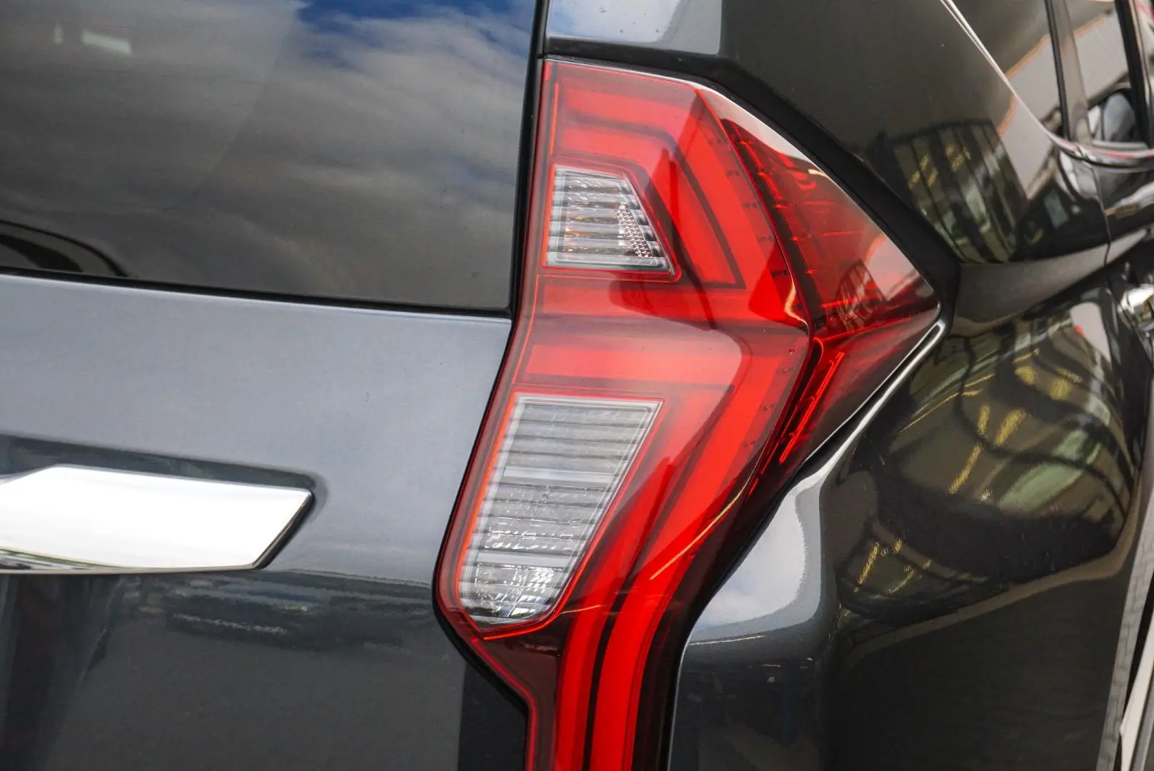 2024 Mitsubishi Pajero Sport Gallery Image 14