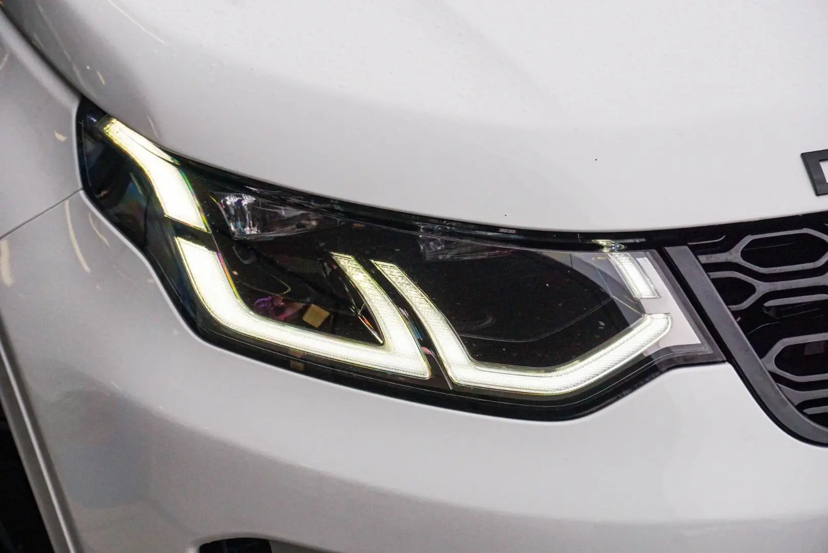 2021 Land Rover Discovery Sport Gallery Image 12