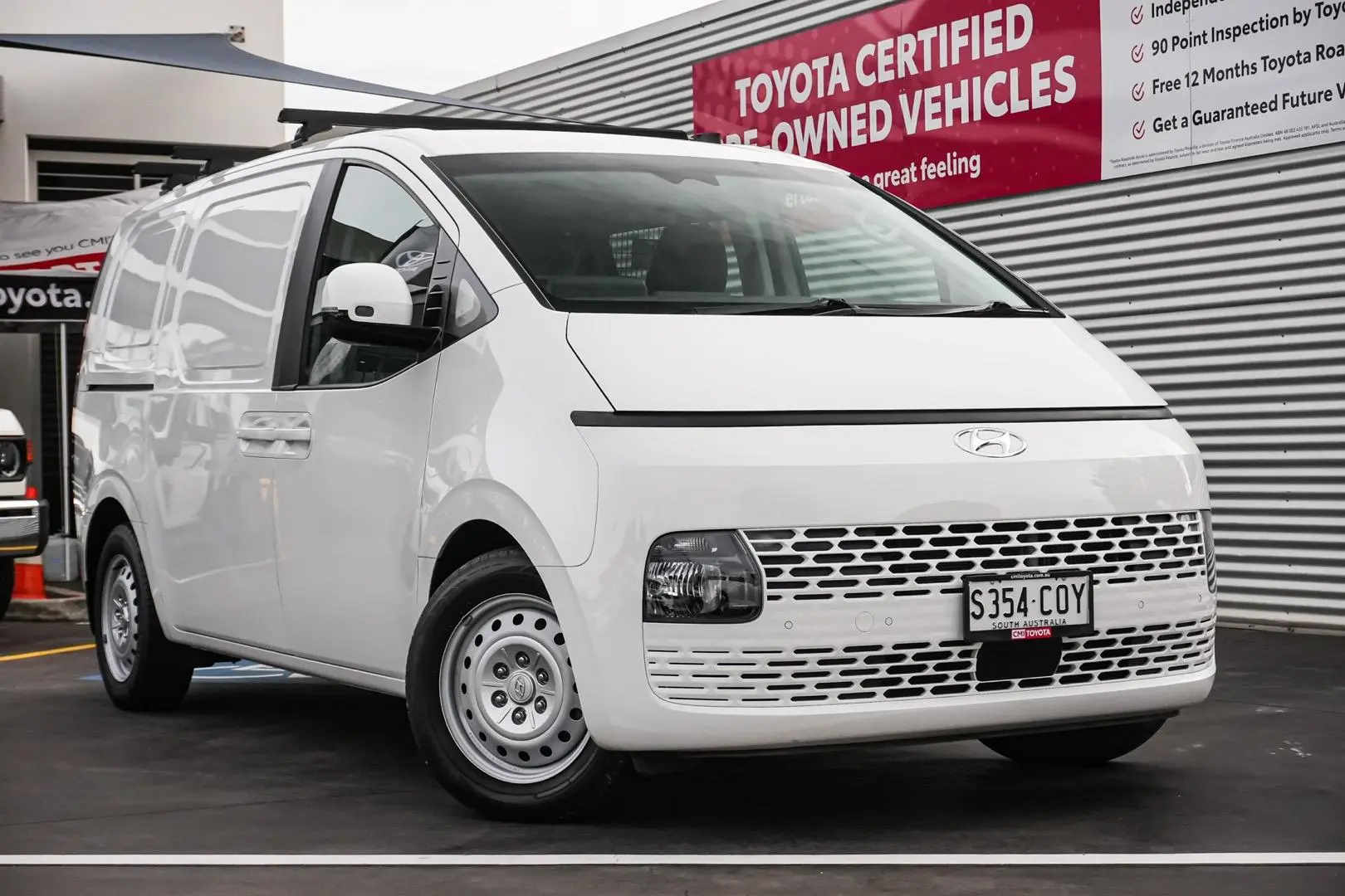 2022 Hyundai STARIA LOAD Gallery Image 1