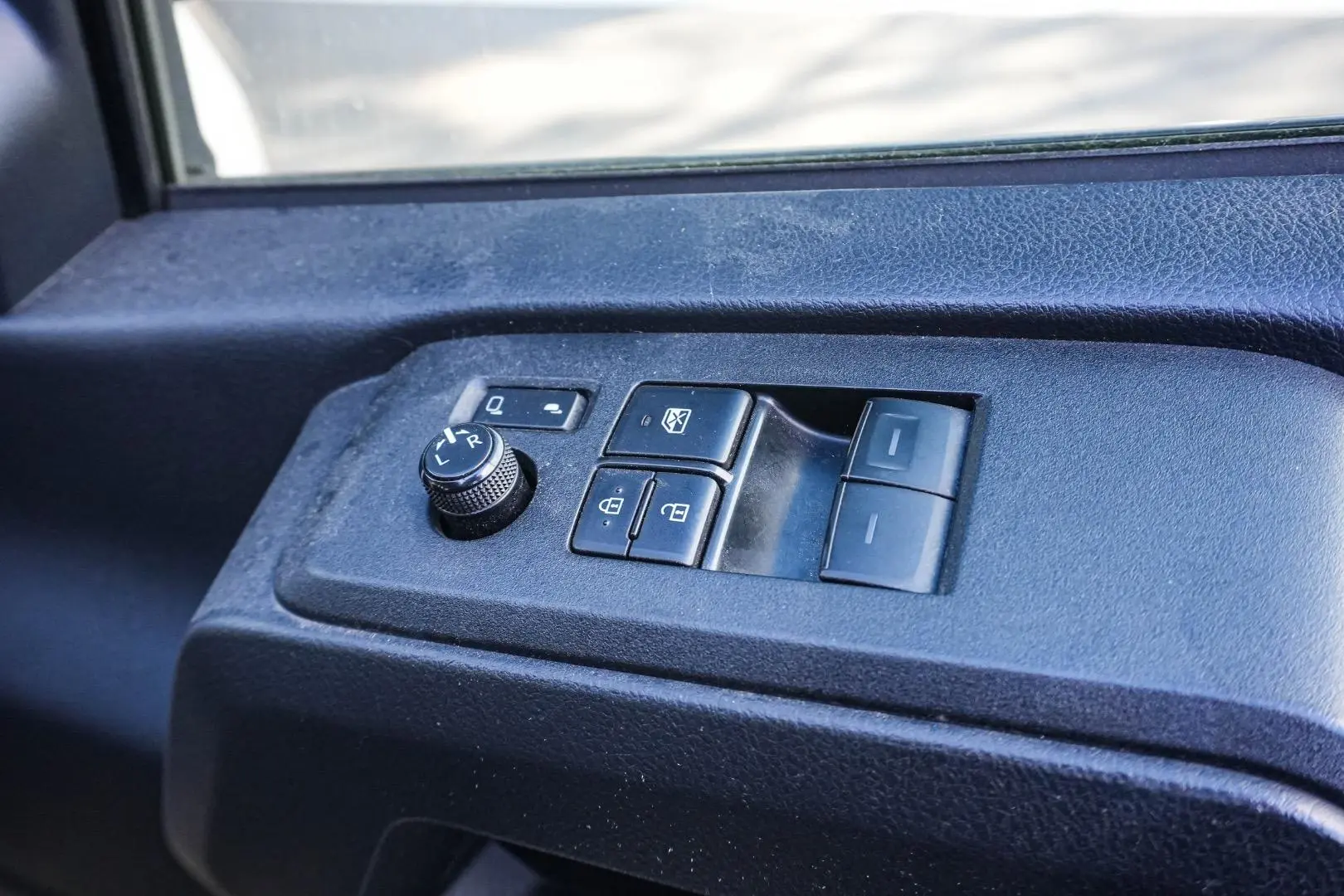 2020 Toyota Hiace Gallery Image 16