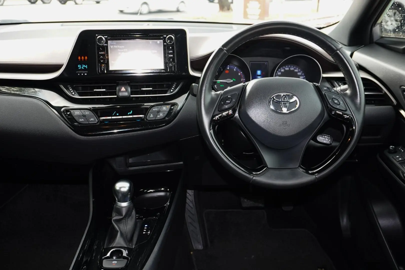 2018 Toyota C-HR Gallery Image 8