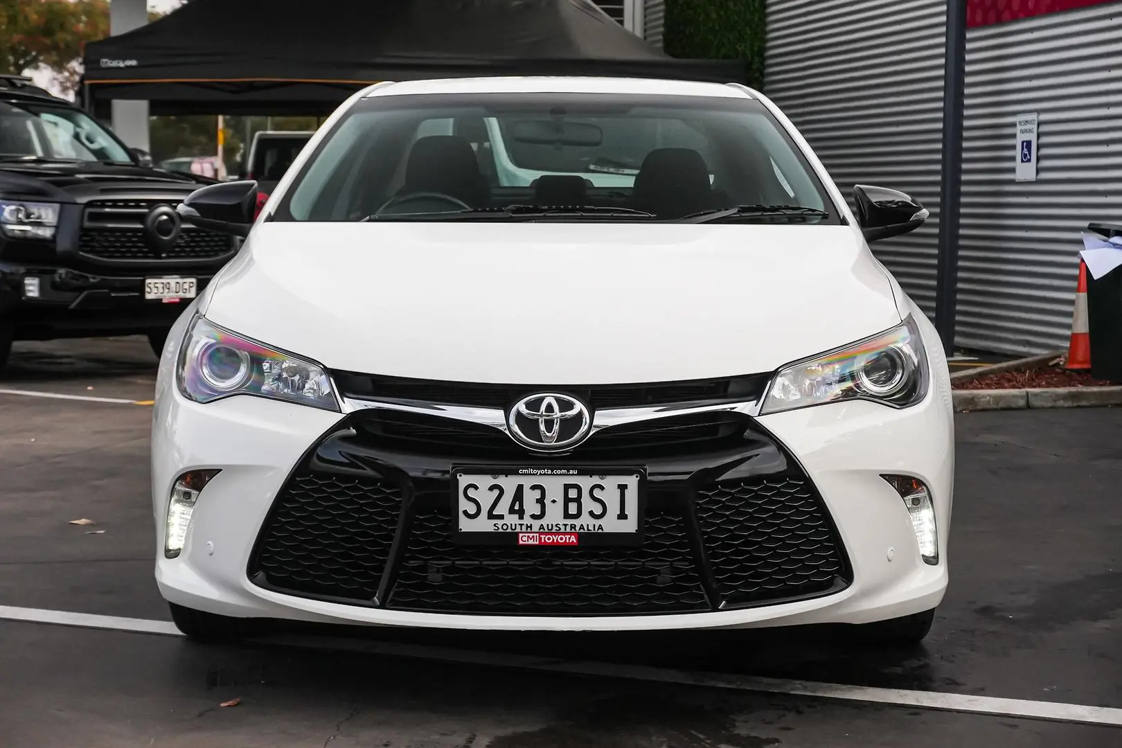 2017 Toyota Camry Gallery Image 5