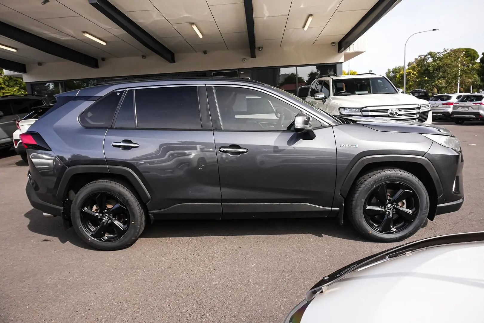 2020 Toyota RAV4 Gallery Image 4