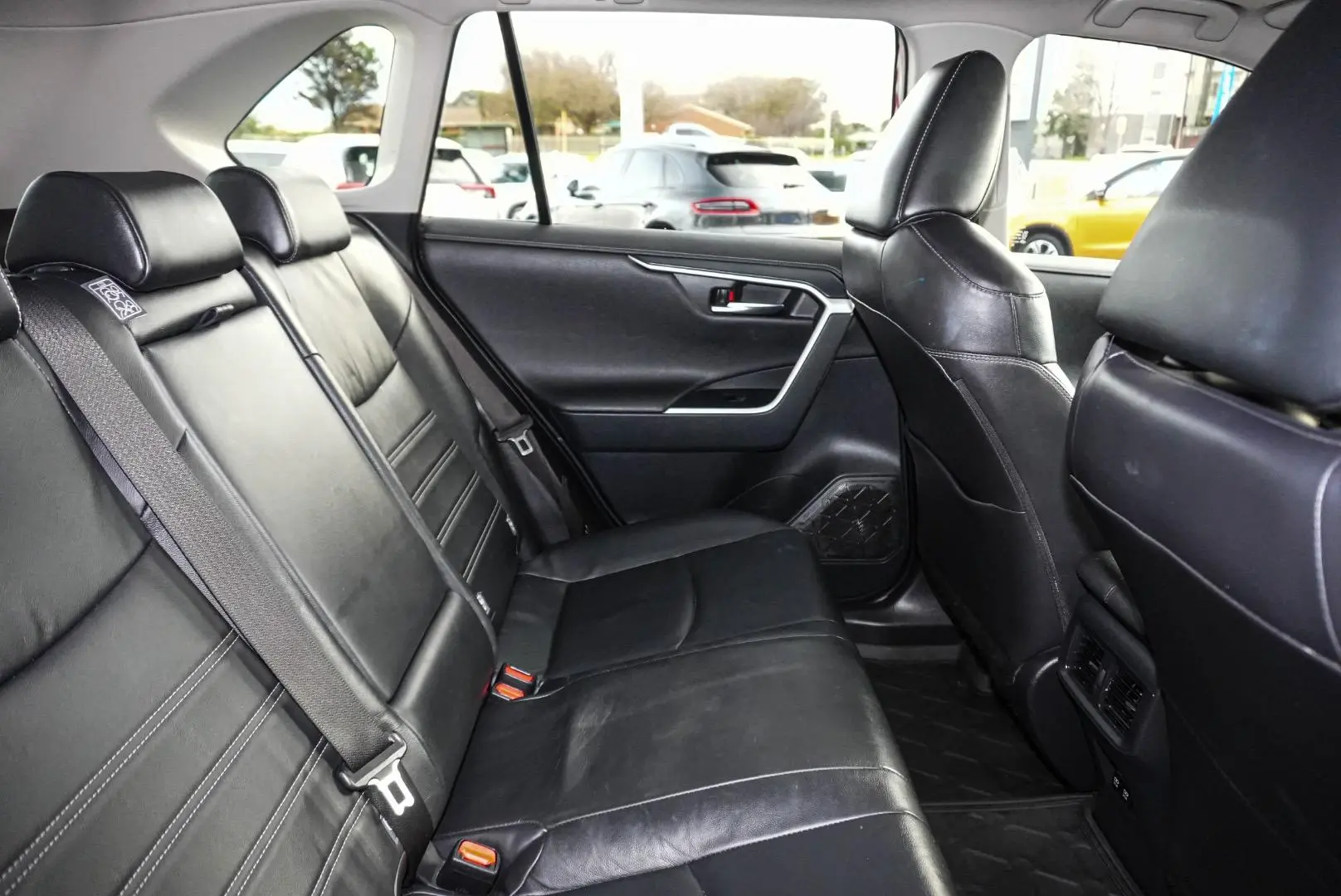 2019 Toyota RAV4 Gallery Image 9