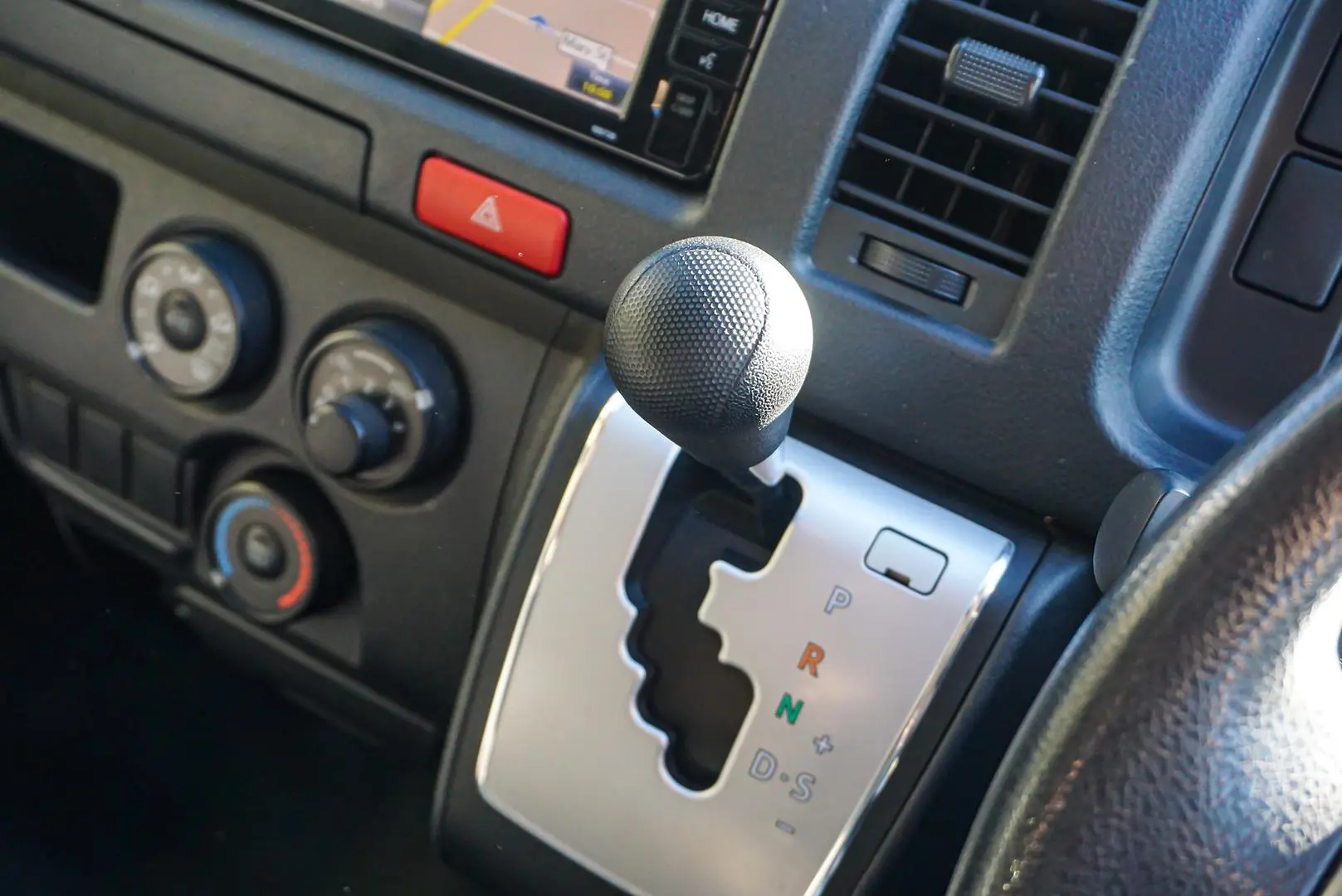 2018 Toyota Hiace Gallery Image 17