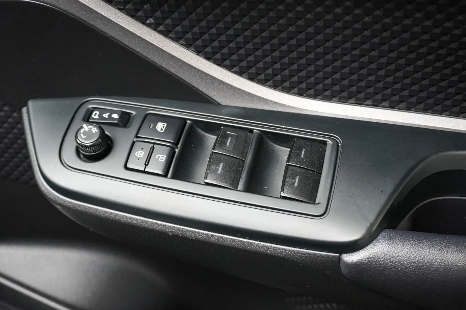 2021 Toyota C-HR Gallery Image 17