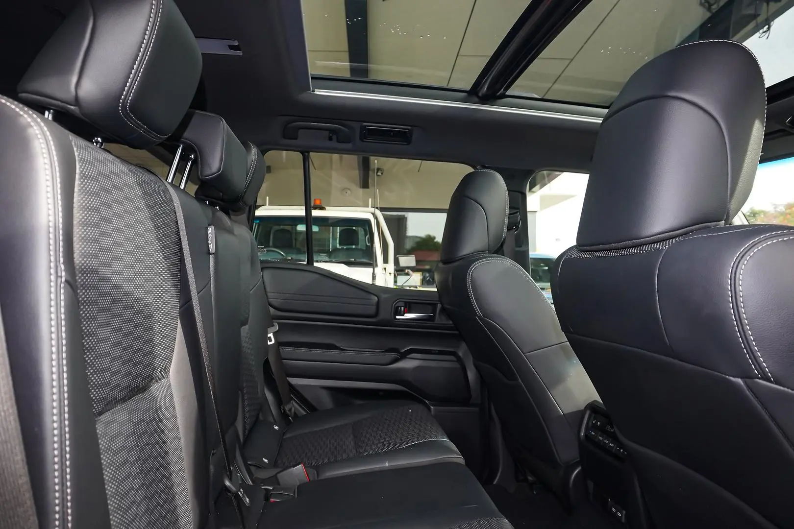 2024 Toyota Landcruiser Prado Gallery Image 7