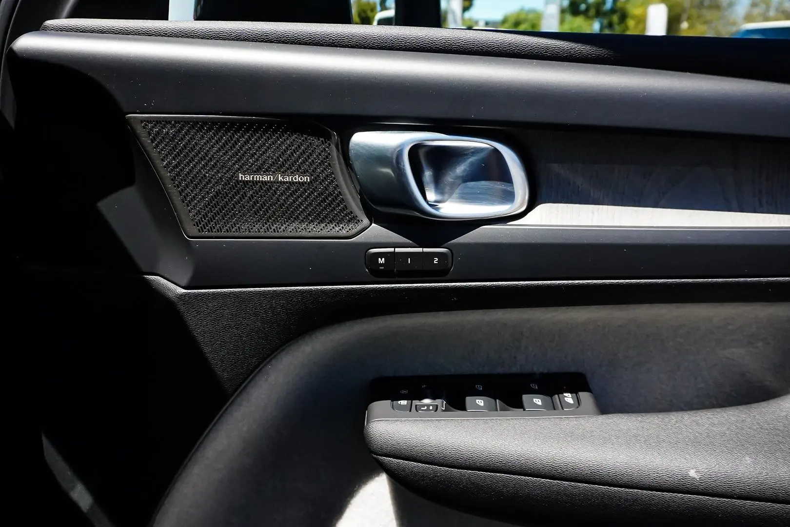 2023 Volvo XC40 Gallery Image 25