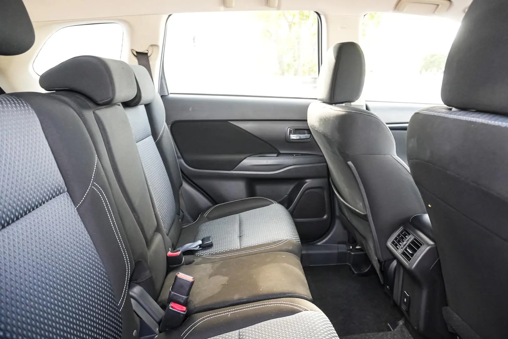 2021 Mitsubishi Outlander Gallery Image 14